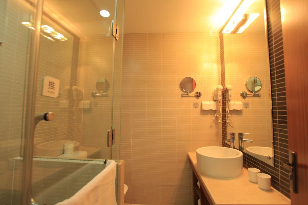 Greentree Inn Shanghai West Huaxia Road Metro Station Express Hotel Extérieur photo